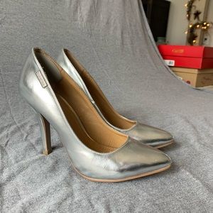 💛 Silver pumps